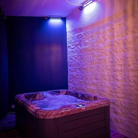 Love Room Spa Privatif ヴィルフランシュ・シュル・ソーヌ エクステリア 写真