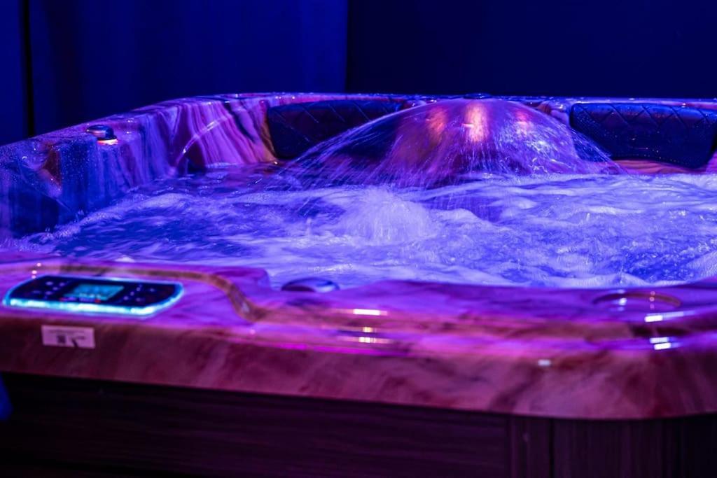 Love Room Spa Privatif ヴィルフランシュ・シュル・ソーヌ エクステリア 写真