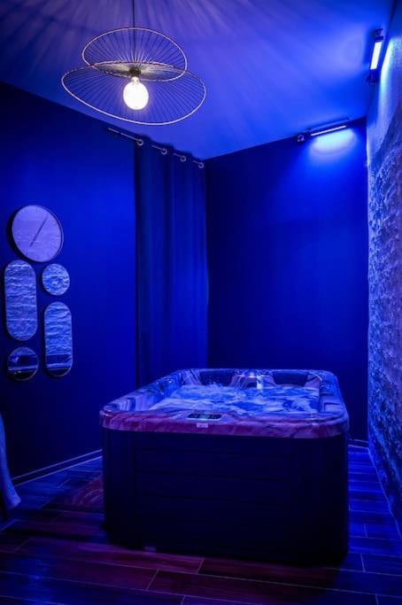 Love Room Spa Privatif ヴィルフランシュ・シュル・ソーヌ エクステリア 写真