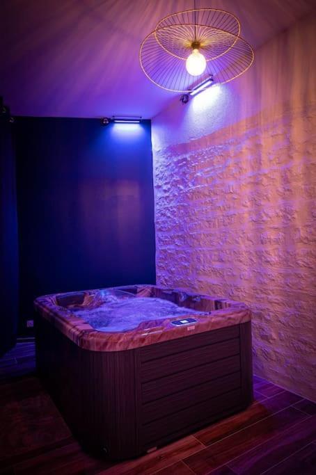 Love Room Spa Privatif ヴィルフランシュ・シュル・ソーヌ エクステリア 写真